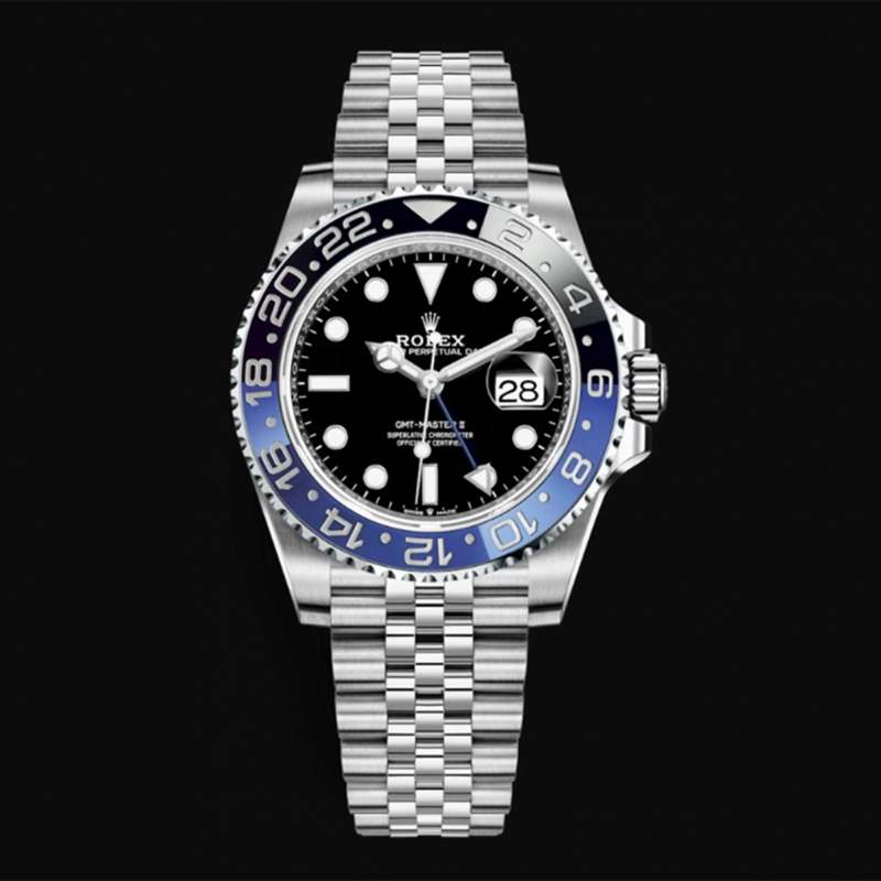 俗稱藍黑圈、BATMAN的Rolex GMT-Master II 116710BLNR是舊版本的款式，用的是三格表帶，早已經