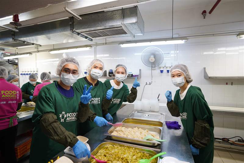 蘇麗與惜食堂合作，每月捐贈(zèng)近千個(gè)飯餐予有需要之人